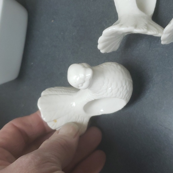 SHAFFORD Design doves China Porcelain Napkin Rings, Set of 4 White Bird of Peace - Picture 4 of 4